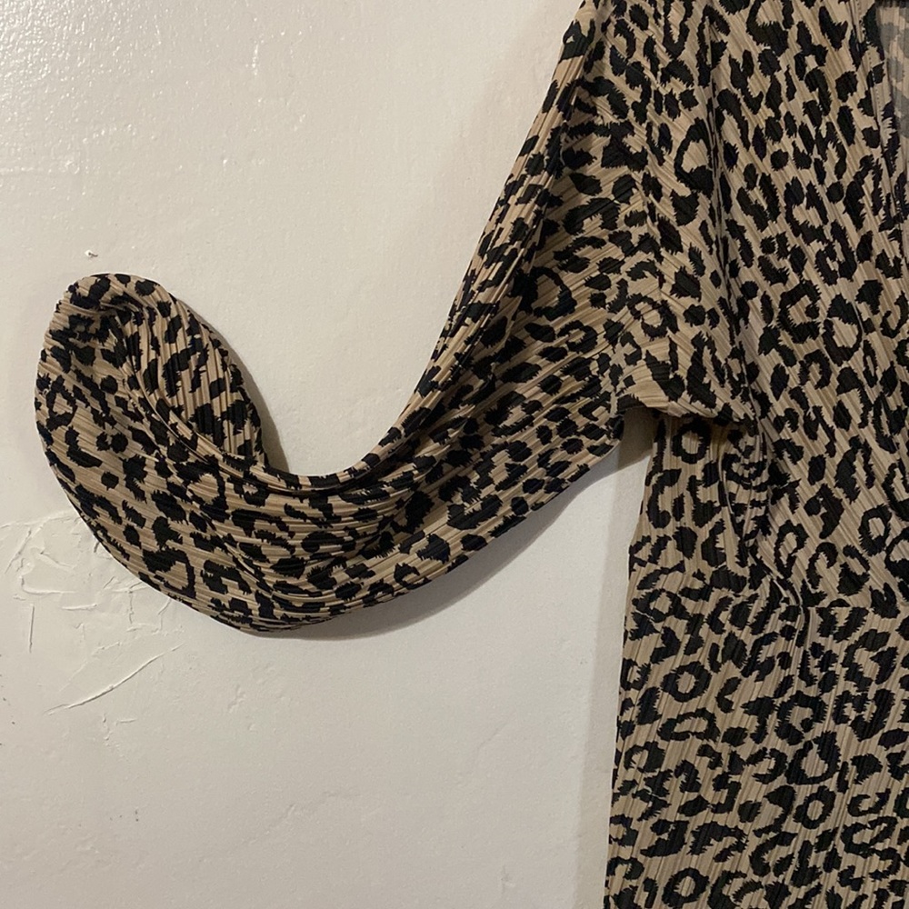 ASOS size 12 pleated leopard plunging neckline dress with a split in front! - Picture 5 of 6